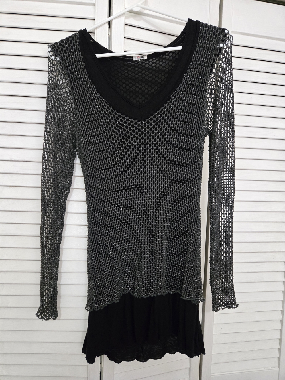 Sheer Knit Mesh Layered V-Neck Women's Top in Gray And Black Size Large